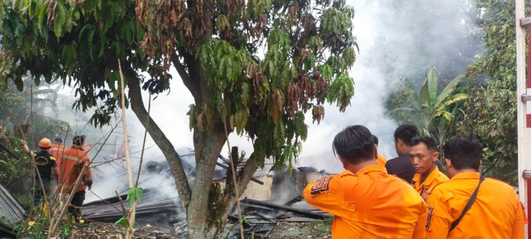 Rumah Kosong Tak Berpenghuni Terbakar Sore Tadi di Binjai